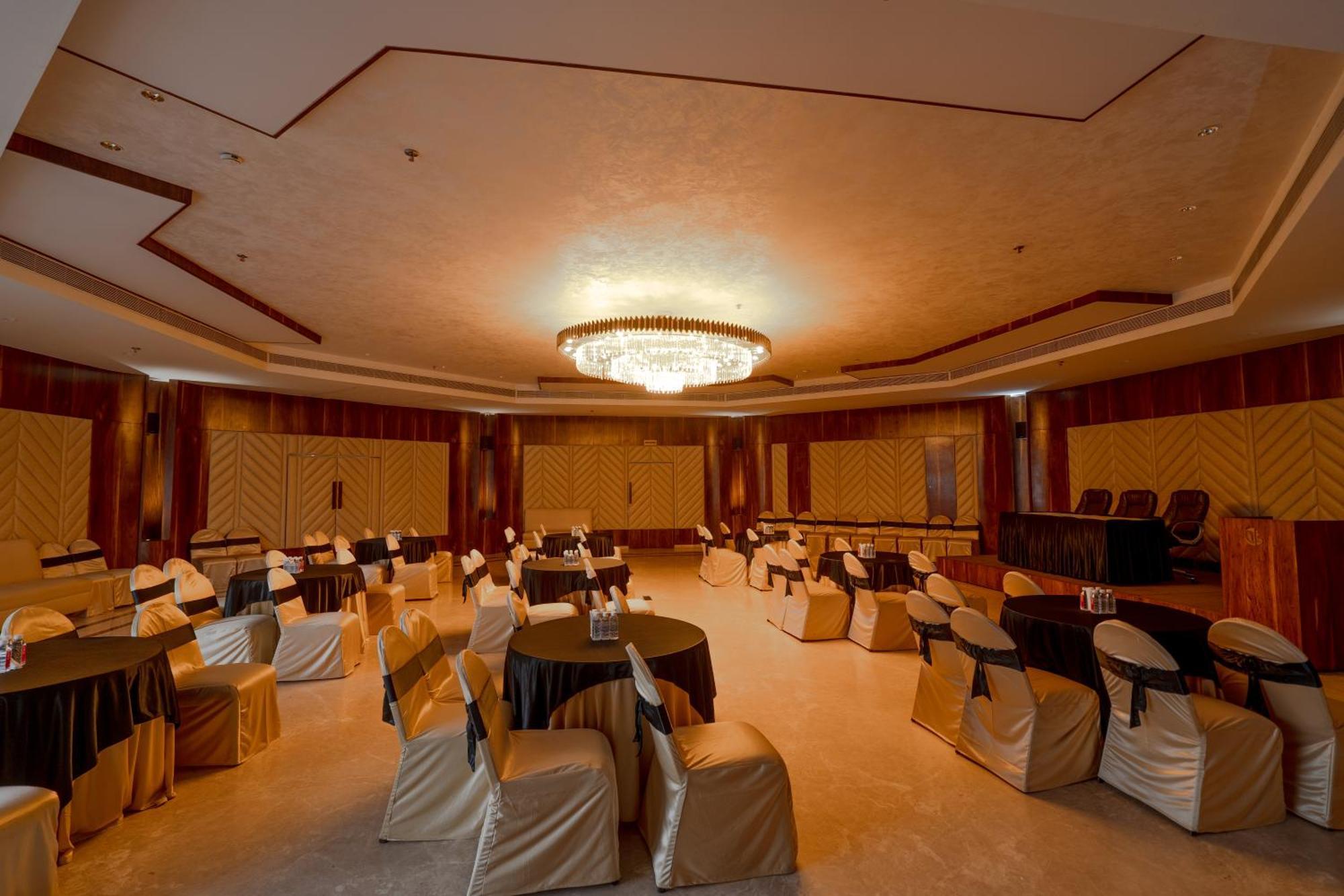 Hotel Mayura Rāipur Exterior foto