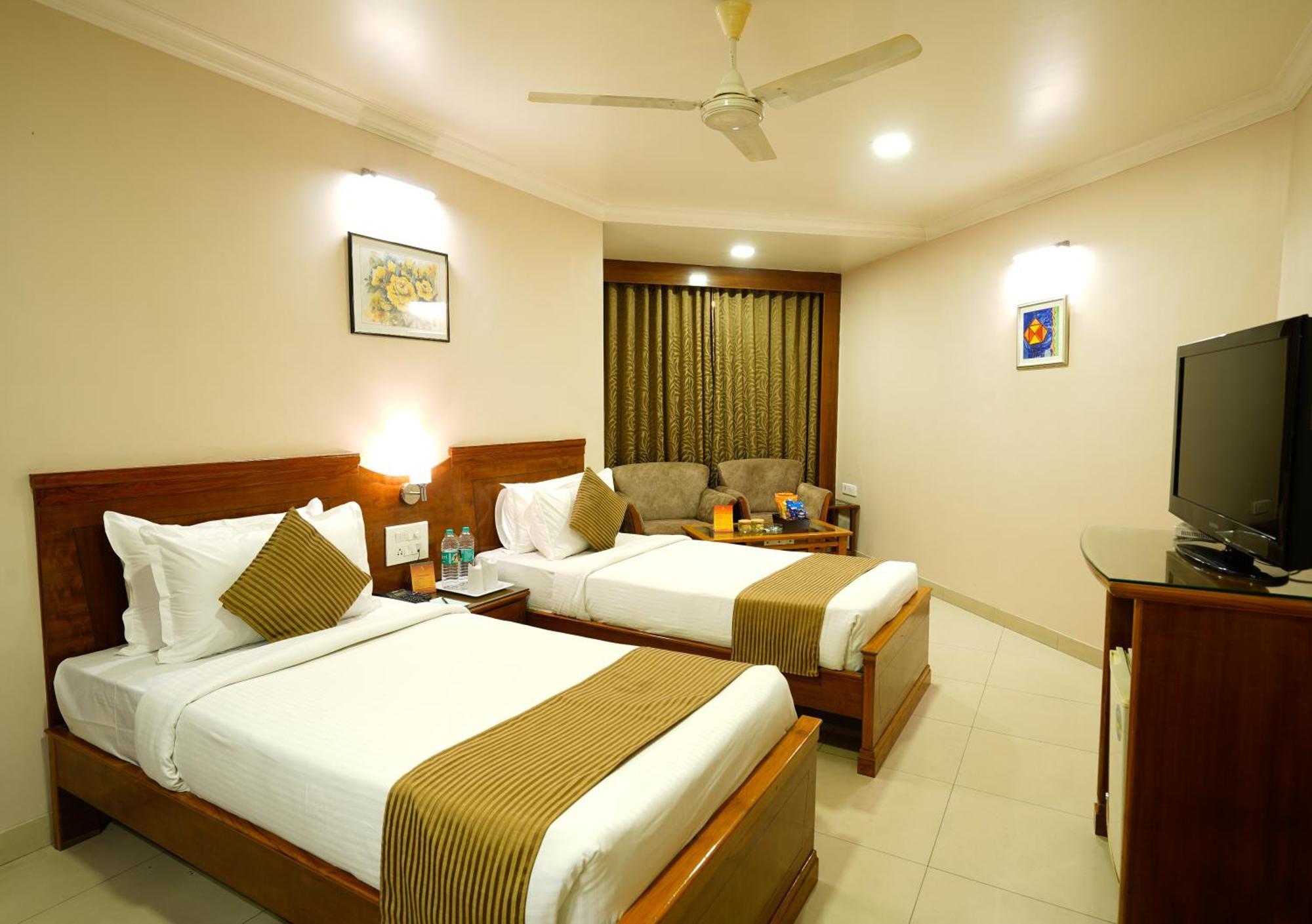 Hotel Mayura Rāipur Exterior foto