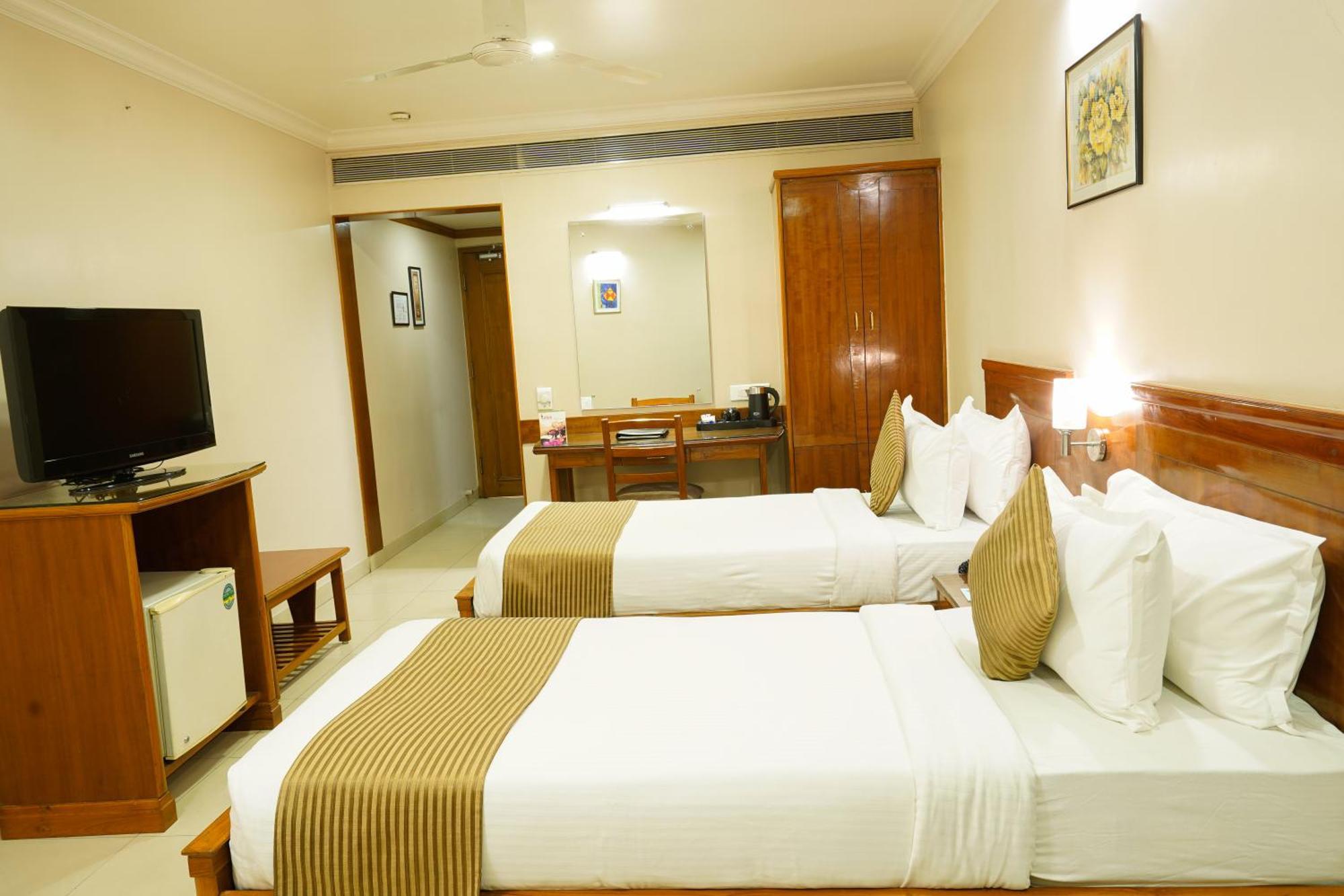 Hotel Mayura Rāipur Exterior foto